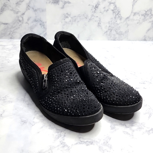 Anne Klein sport side zipper studded 1.5 wedge Size 6🔥 5/$25 Bundle Sale 🔥 - Picture 1 of 7
